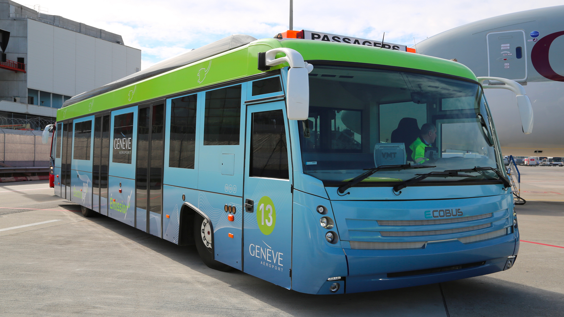 Electric bus for transporting passengers